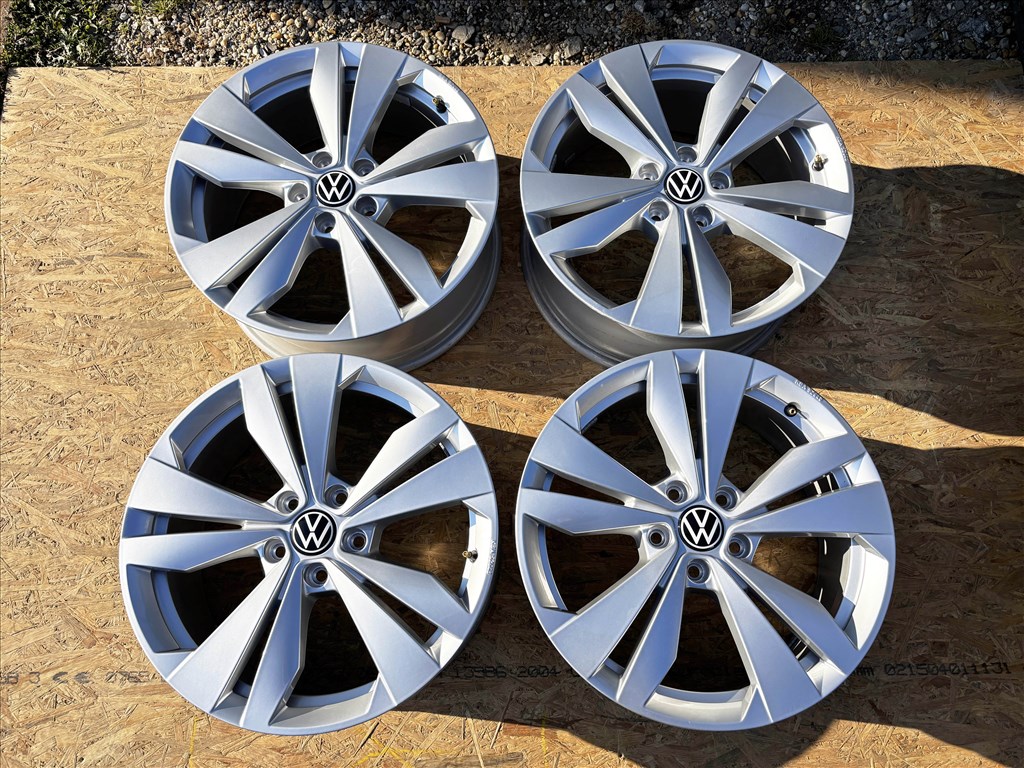 VW 18" 5x112 gyári Új alufelni eladó 18 coll Golf Jetta Caddy ID3 5. kép