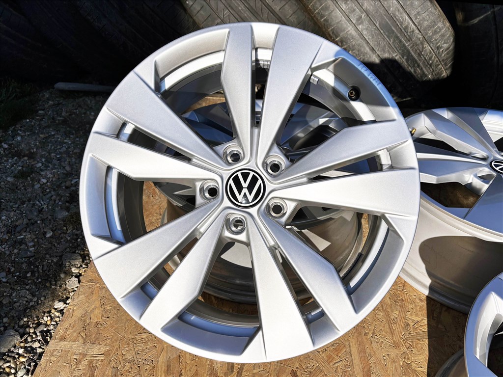 VW 18" 5x112 gyári Új alufelni eladó 18 coll Golf Jetta Caddy ID3 6. kép