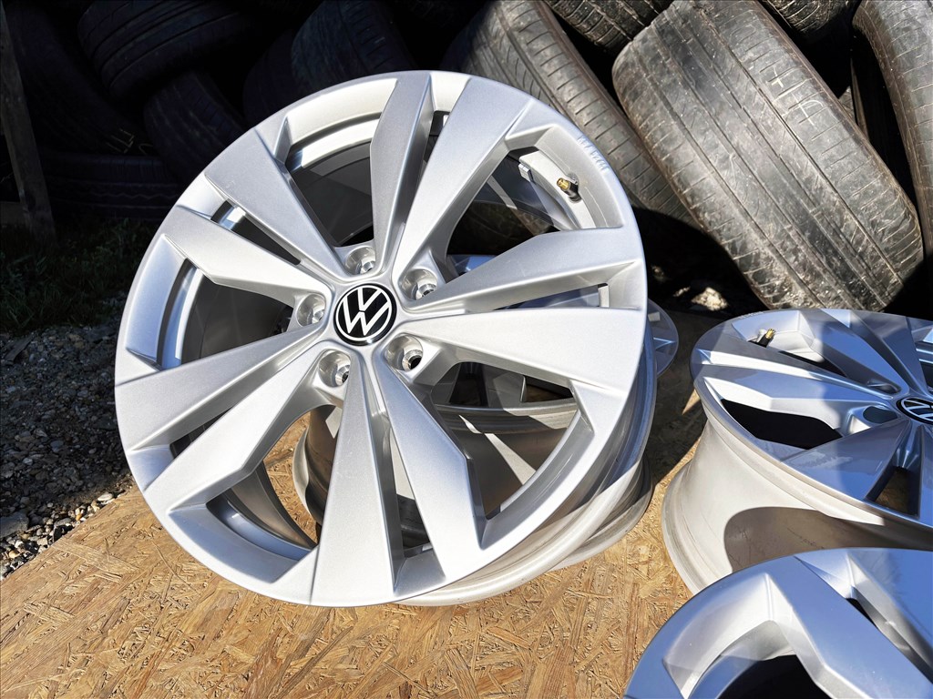 VW 18" 5x112 gyári Új alufelni eladó 18 coll Golf Jetta Caddy ID3 7. kép