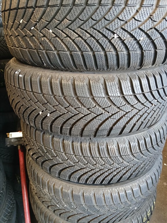  4x100 lyukosztású 15" használt lemezfelnik, rajta 185/60 újszerű Semperit téli gumi gumi  1. kép