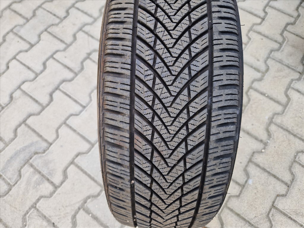  205/55 16" Tracmax négyévszakos gumi (26409) 6. kép