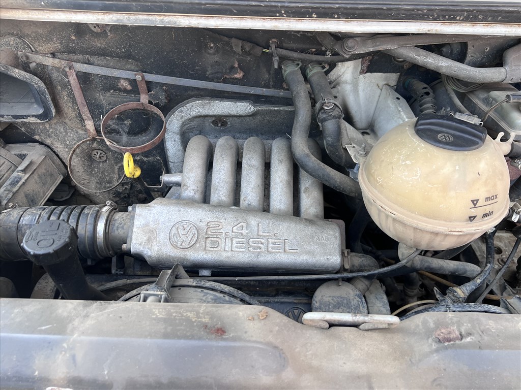 Volkswagen Transporter T4 2.4D bontott alkatrészei 4. kép