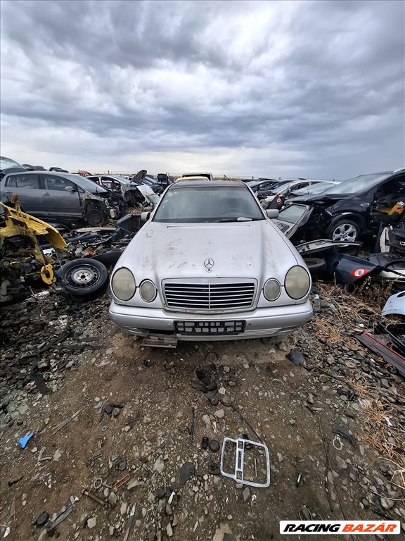 Mercedes E 200 (W210) bontott alkatrészei 1. kép
