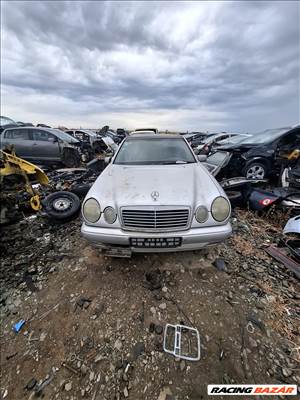 Mercedes E 200 (W210) bontott alkatrészei