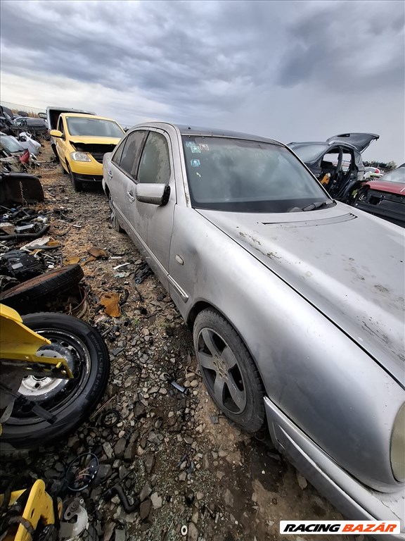Mercedes E 200 (W210) bontott alkatrészei 3. kép
