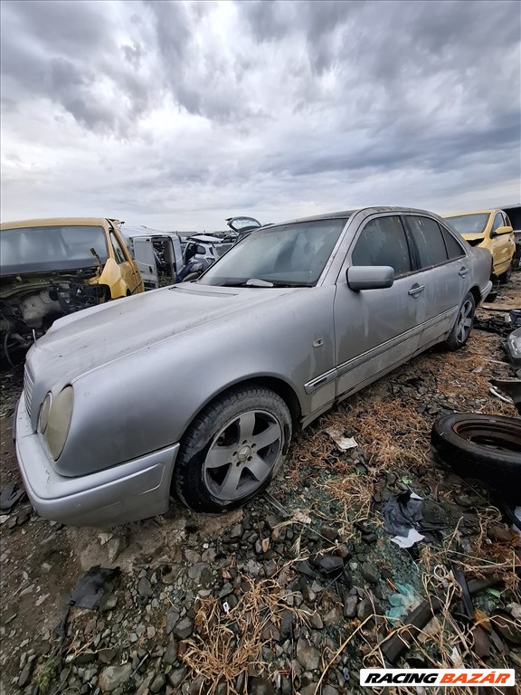 Mercedes E 200 (W210) bontott alkatrészei 4. kép