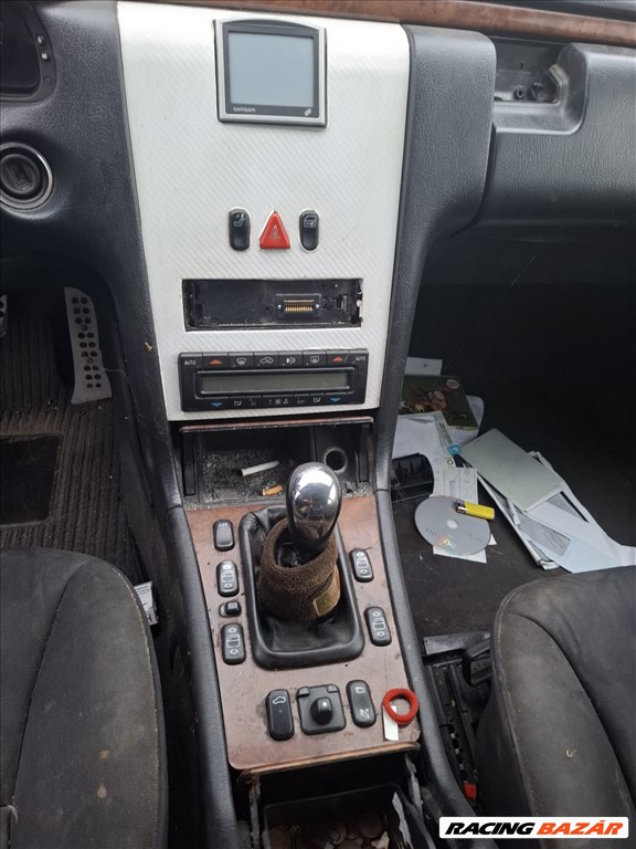 Mercedes E 200 (W210) bontott alkatrészei 8. kép