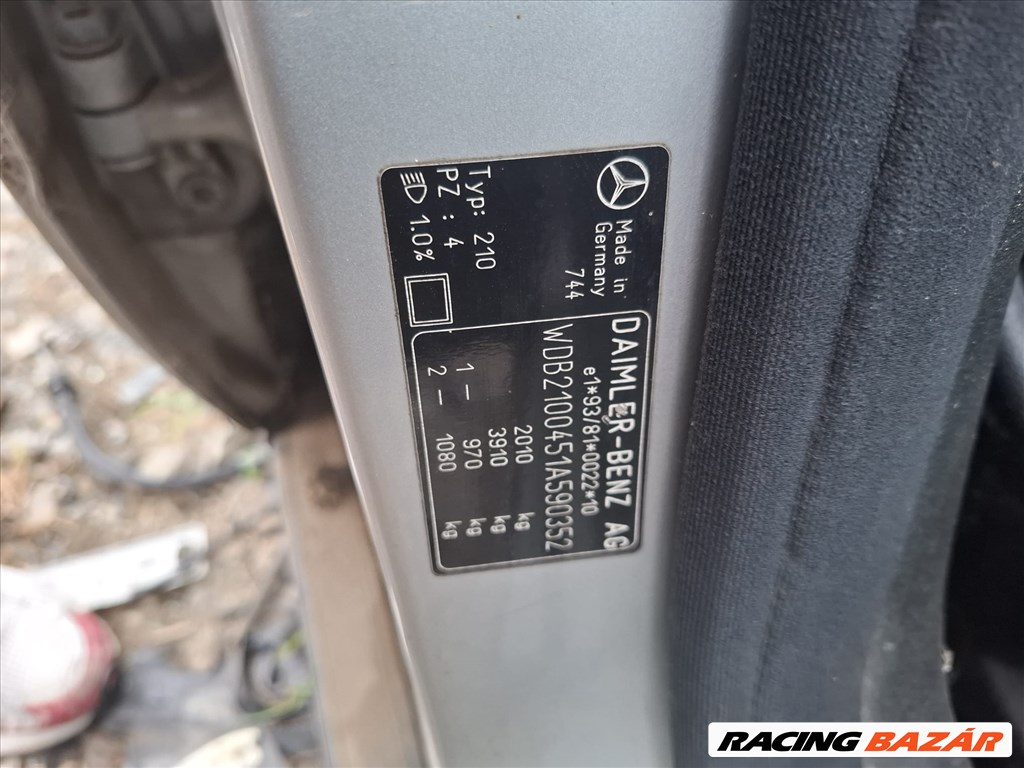 Mercedes E 200 (W210) bontott alkatrészei 13. kép