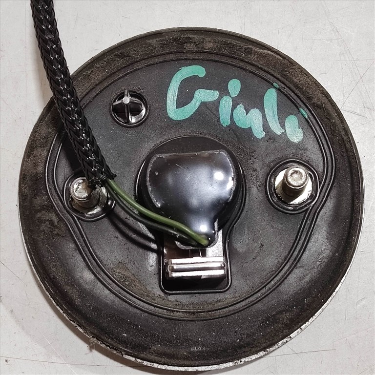 205159 Alfa Romeo Giulietta 2010-2016 nyomógombos csomagtérajtó embléma, a képen látható állapotban  50530581 3. kép