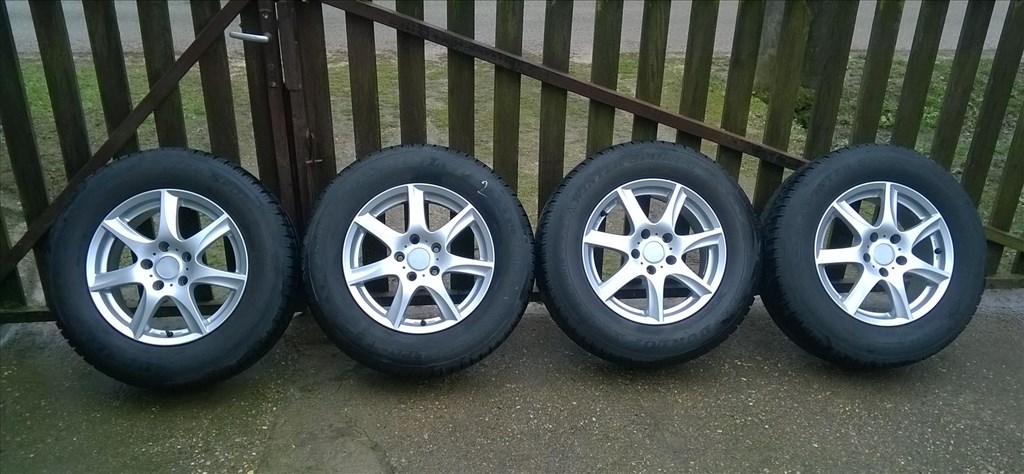 Eladó 4db 16-os 5x114.3-as Enzo Alufelni 215/70R16 Dunlop SUV téli gumival  1. kép