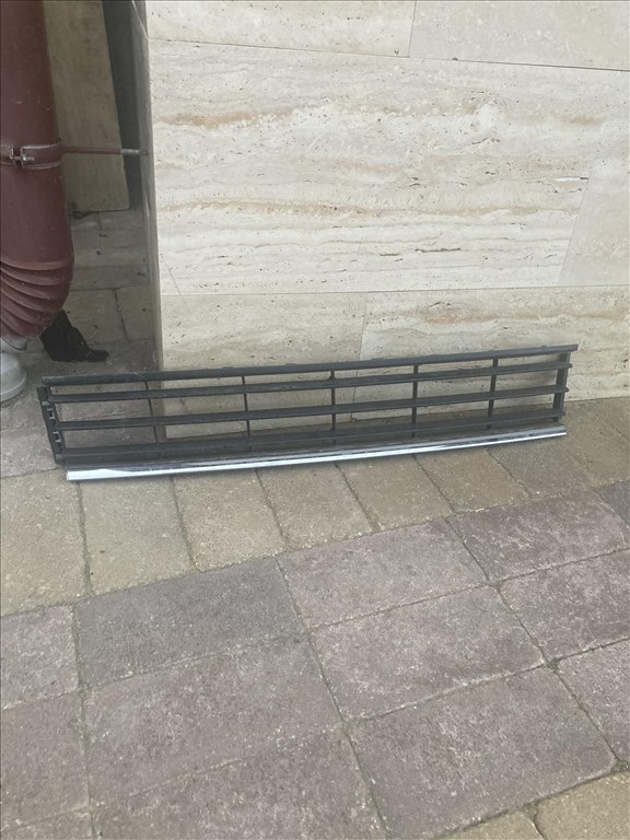 Volkswagen Passat B7 első lökhárító króm rács(2010 1. kép