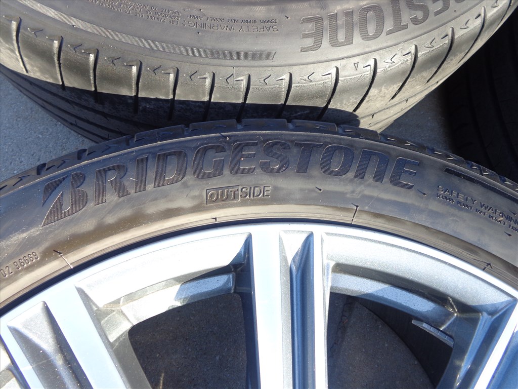 Audi Q8 / SQ8 / Q7 / SQ7 új gyári alufelnik + gumi gratisz 3. kép