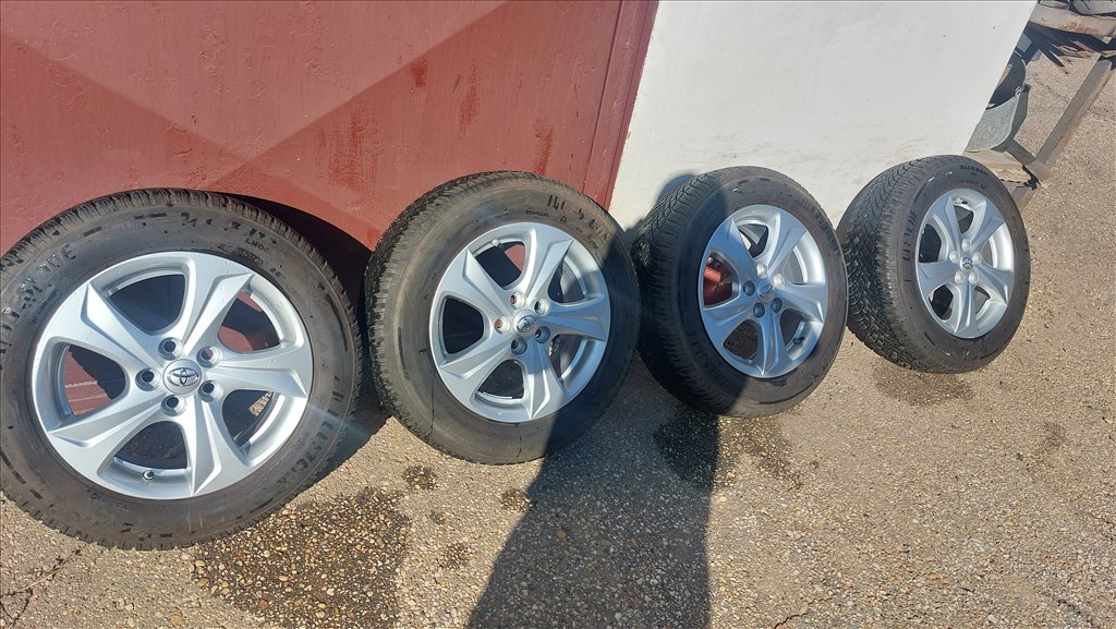 Toyota 5x100 15" Alufelni Bridgestone téli gumival Tpms szenzorral  2. kép