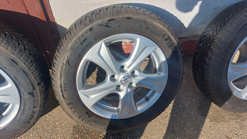 Toyota 5x100 15" Alufelni Bridgestone téli gumival Tpms szenzorral  4. kép