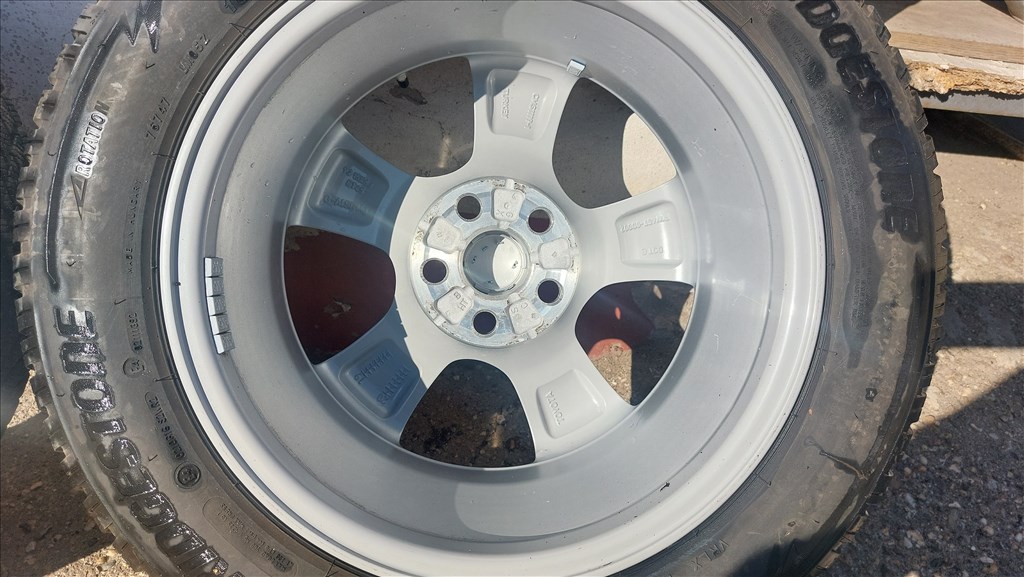 Toyota 5x100 15" Alufelni Bridgestone téli gumival Tpms szenzorral  5. kép