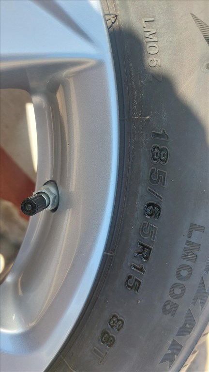 Toyota 5x100 15" Alufelni Bridgestone téli gumival Tpms szenzorral  7. kép