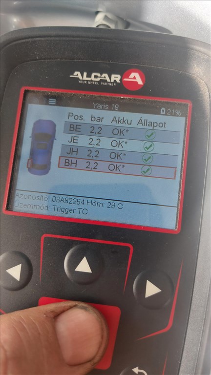 Toyota 5x100 15" Alufelni Bridgestone téli gumival Tpms szenzorral  8. kép