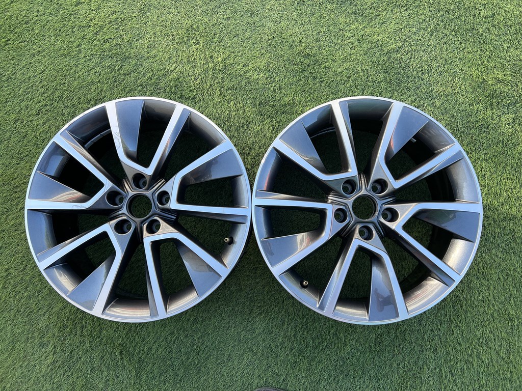 5x112 18" Skoda gyári alufelni 2DB 7Jx18h2 ET45 57 A.601 025.D 8Z8 1. kép