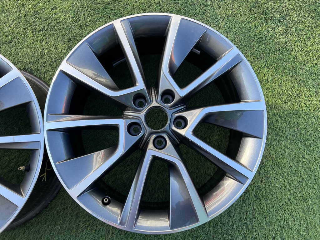 5x112 18" Skoda gyári alufelni 2DB 7Jx18h2 ET45 57 A.601 025.D 8Z8 2. kép