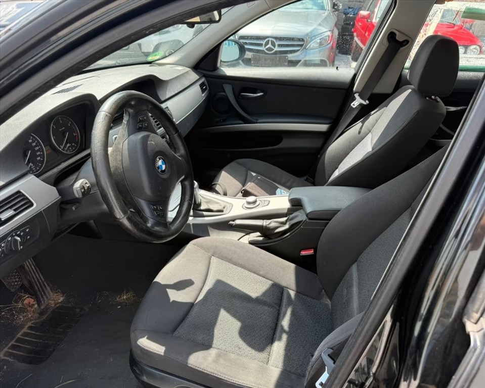 BMW 3-as sorozat (E90, E91, E92, E93) bontott alkatrészei 4. kép