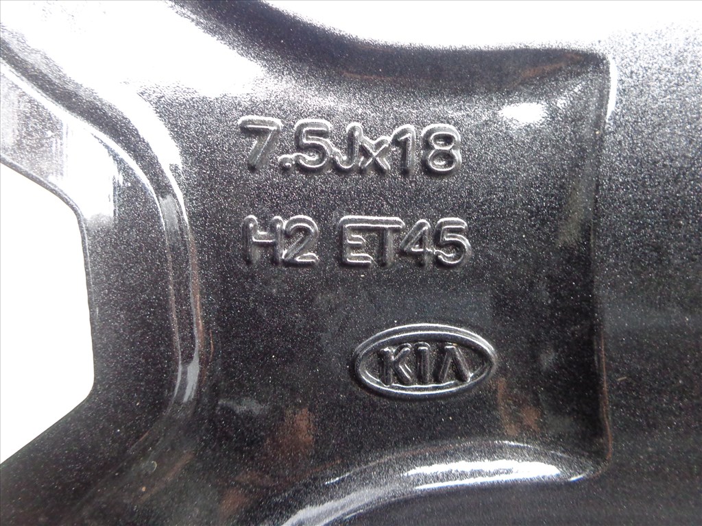 Kia X Ceed gyári új téli garnitúra  5. kép