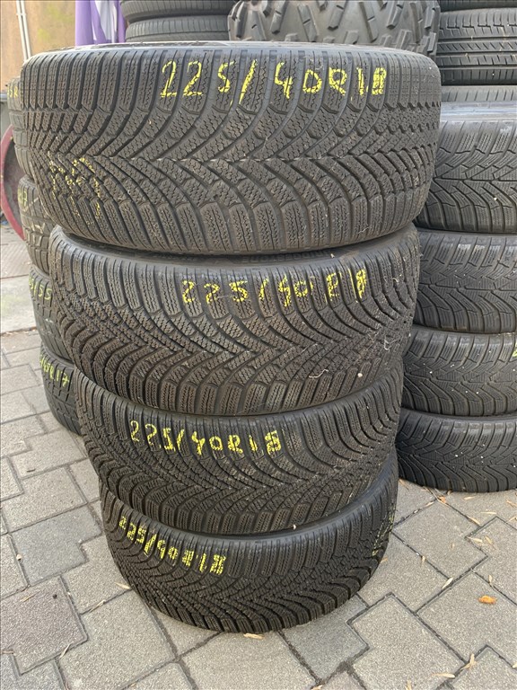 225/4018" újszerű Bridgestone téli gumi  1. kép