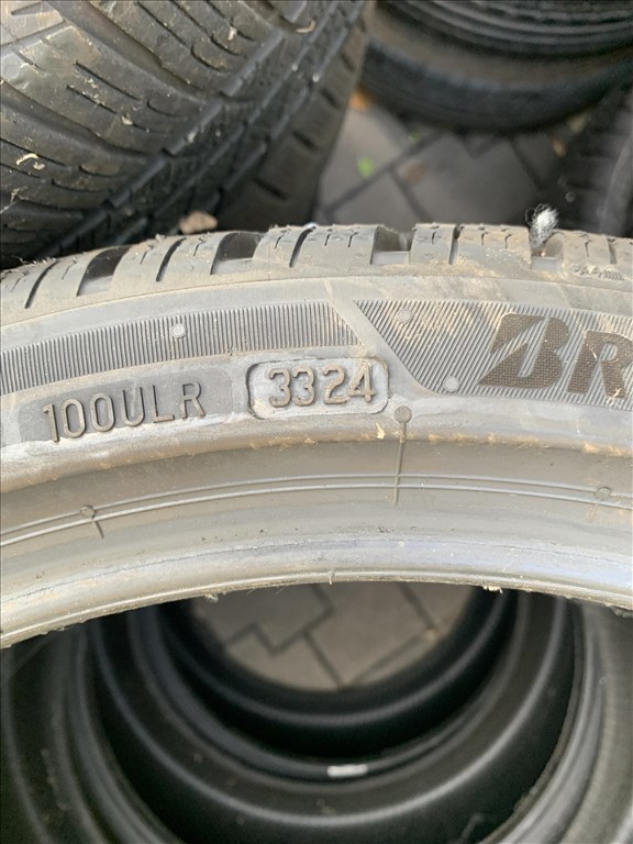  225/4018" újszerű Bridgestone téli gumi  2. kép