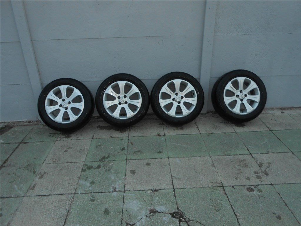  4x100 lyukosztású 16" újszerű (gyári felni) alufelni, rajta 205/55 újszerű Vredestein nyári  1. kép