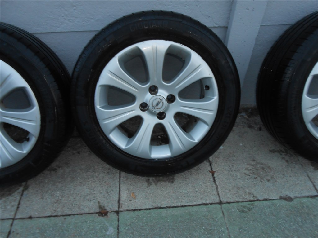  4x100 lyukosztású 16" újszerű (gyári felni) alufelni, rajta 205/55 újszerű Vredestein nyári  2. kép