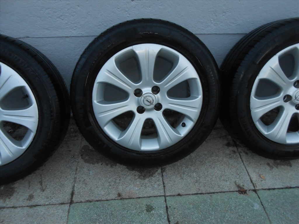  4x100 lyukosztású 16" újszerű (gyári felni) alufelni, rajta 205/55 újszerű Vredestein nyári  3. kép