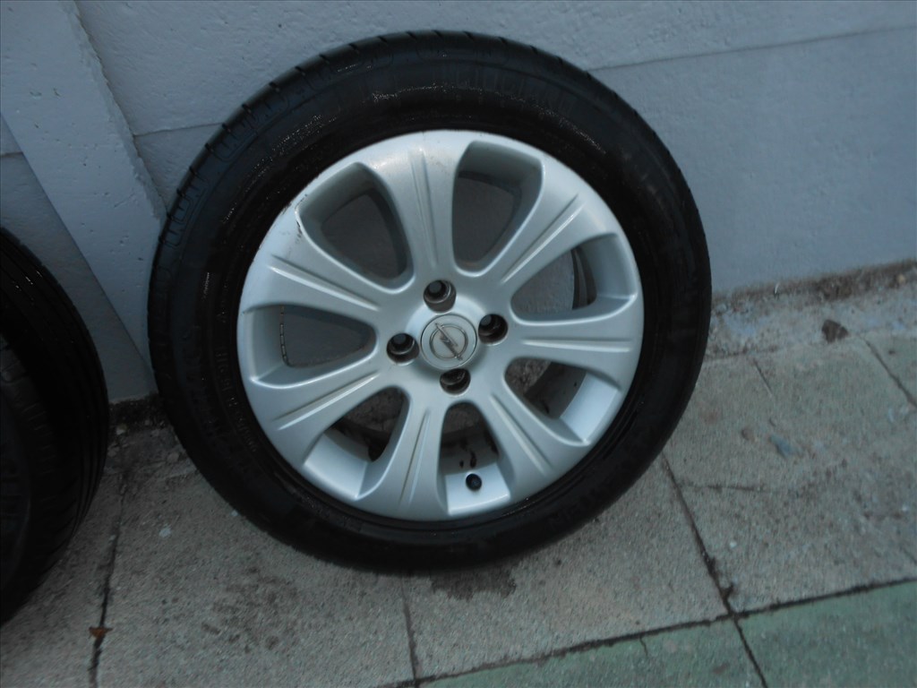  4x100 lyukosztású 16" újszerű (gyári felni) alufelni, rajta 205/55 újszerű Vredestein nyári  5. kép