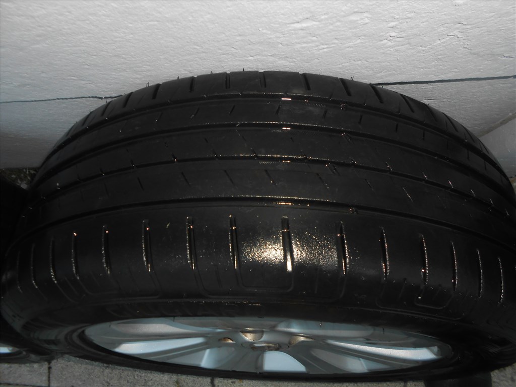  4x100 lyukosztású 16" újszerű (gyári felni) alufelni, rajta 205/55 újszerű Vredestein nyári  6. kép