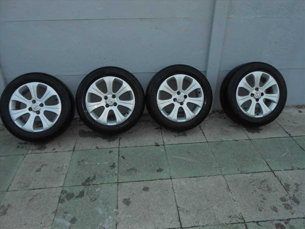  4x100 lyukosztású 16" újszerű (gyári felni) alufelni, rajta 205/55 újszerű Vredestein nyári  7. kép