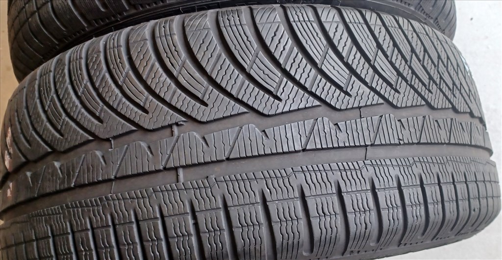 Defekttűrő Michelin Pilot Alpin 245/45 R18 téli gumik 4db 1. kép