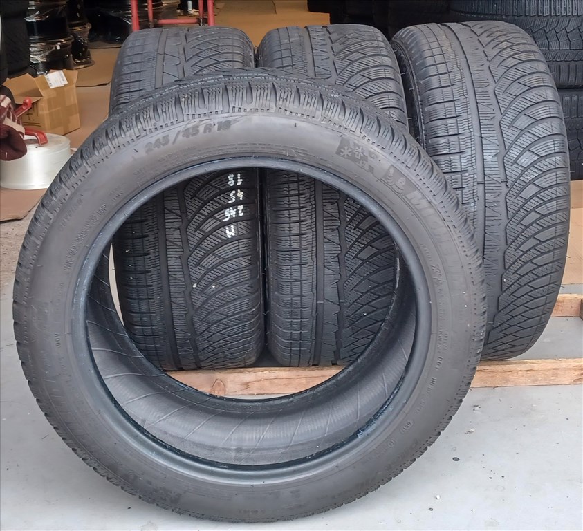 Defekttűrő Michelin Pilot Alpin 245/45 R18 téli gumik 4db 4. kép