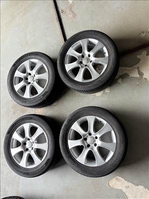  5x114.3 lyukosztású 17" használt alufelni, rajta 235/55 kopott Hankook téli gumi