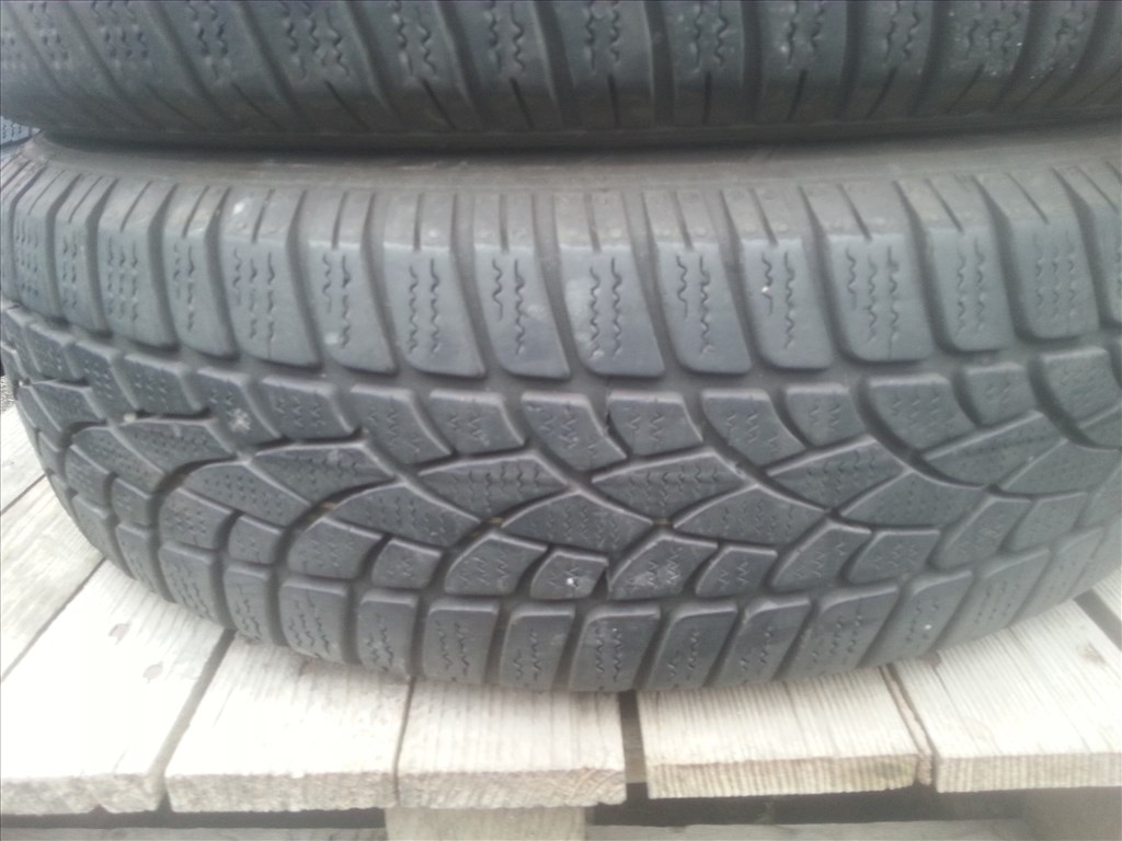  175/60R16 Dunlop defekttűrő téli gumi garnitúra 4. kép