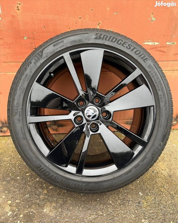 5x112 lyukosztású 18" használt alufelni, rajta 235/45 újszerű Kumho nyári gumi gumi  2. kép