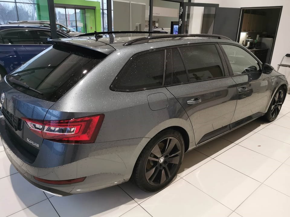  5x112 lyukosztású 18" használt alufelni, rajta 235/45 újszerű Kumho nyári gumi gumi  7. kép