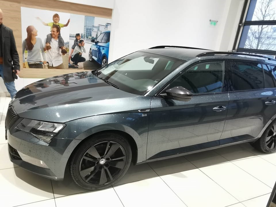  5x112 lyukosztású 18" használt alufelni, rajta 235/45 újszerű Kumho nyári gumi gumi  8. kép