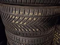  255/40/20"  Tracmax négyévszakos gumi 