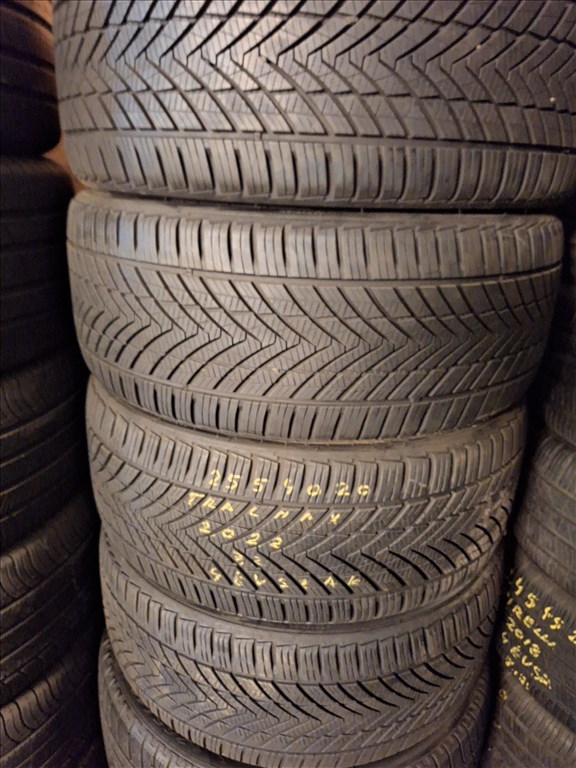  255/40/20"  Tracmax négyévszakos gumi  2. kép