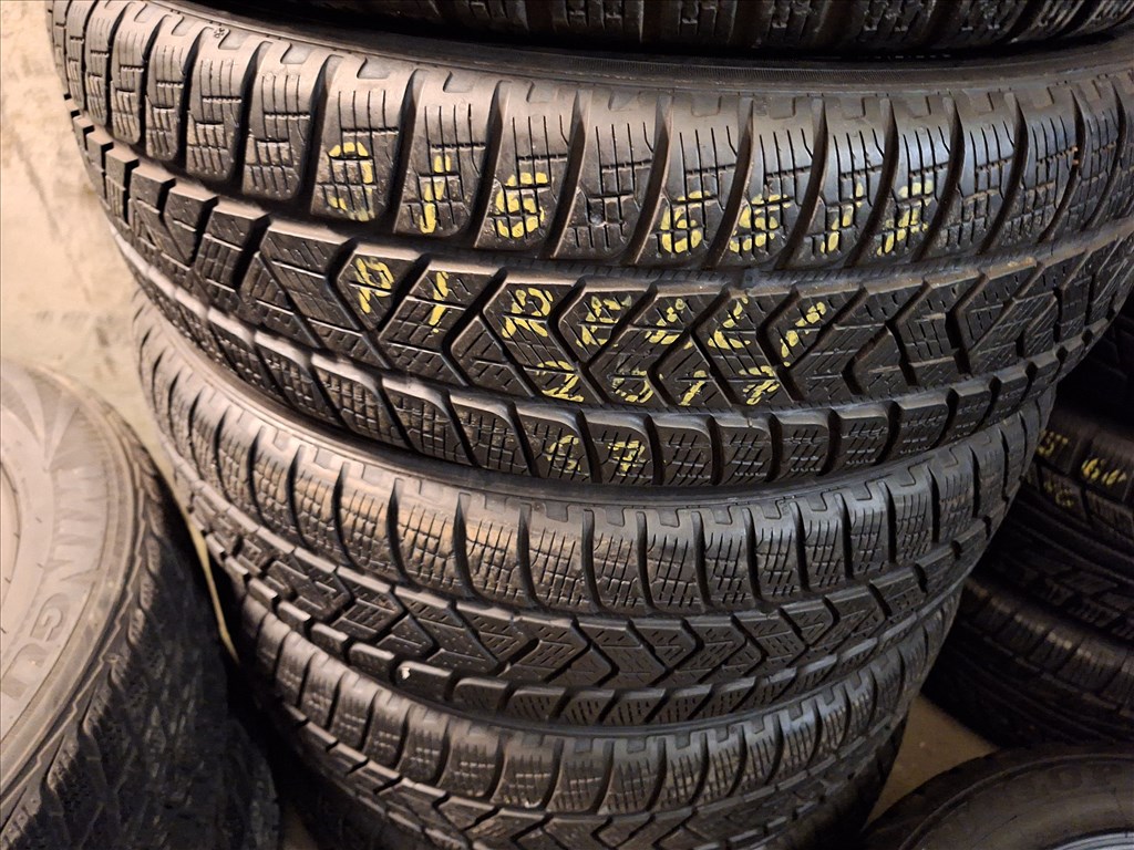  215/65/17"  Pirelli téli gumi  1. kép