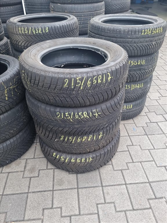  215/6517" újszerű Bridgestone Blizzak LM001 téli gumi 4db  1. kép