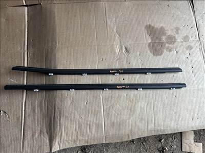 Hyundai Kona (OS) Jobb hátsó ajtó vízlehúzó díszléc 