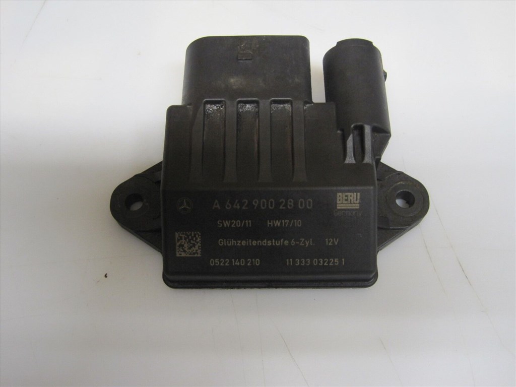 Mercedes E-osztály W211 Izzítórelé om642 a6429002800 1. kép