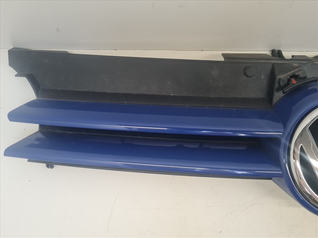 Volkswagen Golf IV hűtőrács LA5C (23568) 1j0853655g 2. kép