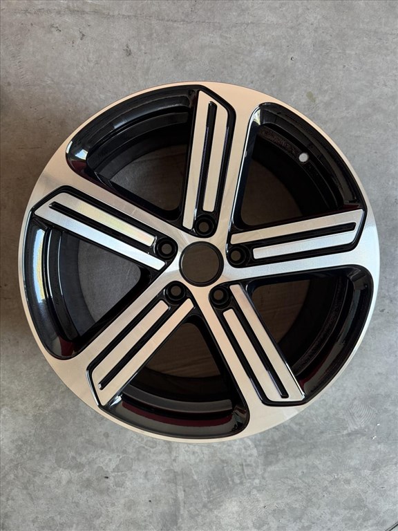 R18 Original Volkswagen 7.5J ET49 - 5G0 601 025DQ 5G0601025DQ 1db alufelni felni 1. kép