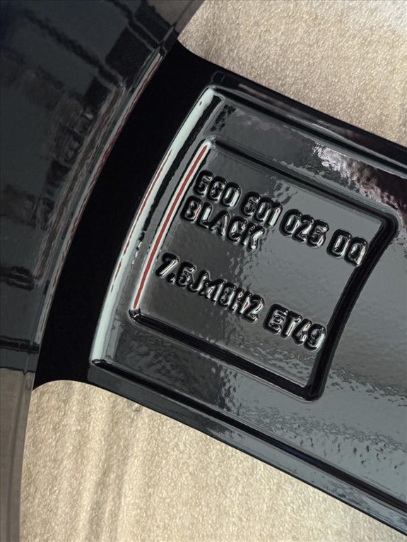 R18 Original Volkswagen 7.5J ET49 - 5G0 601 025DQ 5G0601025DQ 1db alufelni felni 5. kép