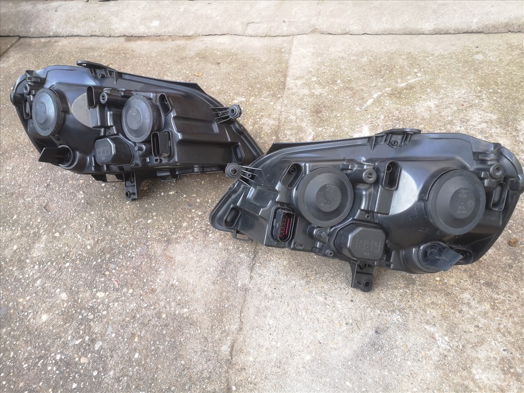 Volkswagen Polo gyári első fényszóró pár 8. kép